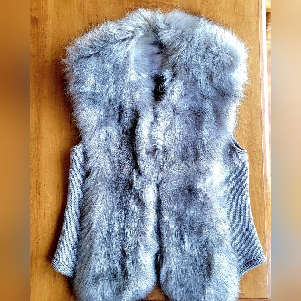 LOVE TOKEN Silver Gray Faux Fur Vest Small
